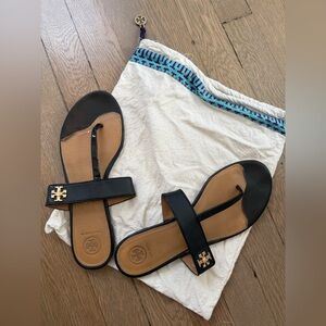 Tory Burch black flat thong sandal size 9.5